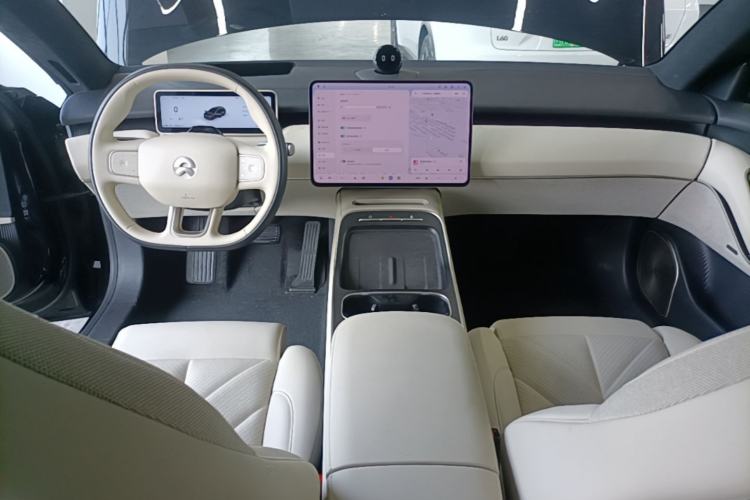 Used Nio ET5T 2025 75 kWh Touring Center Console