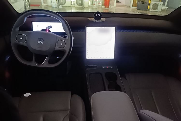 Used Nio ET5T 2025 75 kWh Touring Center Console