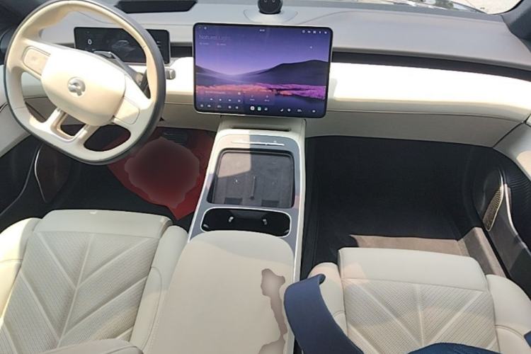 Used Nio ET5T 2025 75 kWh Touring Center Console