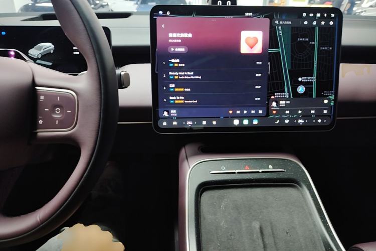 Used Nio ET5T 2025 75 kWh Touring Center Console