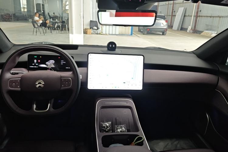 Used Nio ET5T 2025 75 kWh Touring Center Console