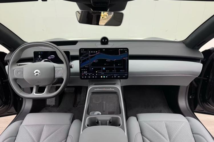 Used Nio ET5T 2025 75 kWh Touring Center Console