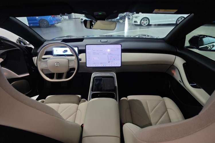 Used Nio ET5T 2025 75 kWh Touring Center Console