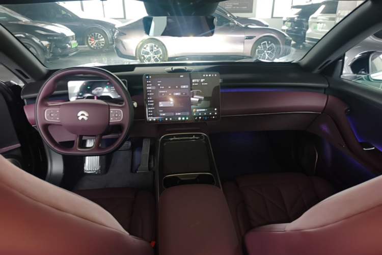 Used Nio ET5T 2025 75 kWh Touring Center Console