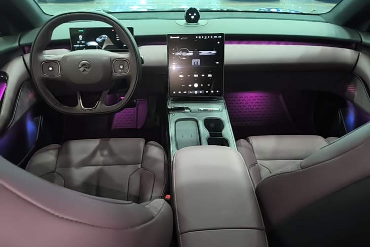 Used Nio ET5T 2025 75 kWh Touring Center Console