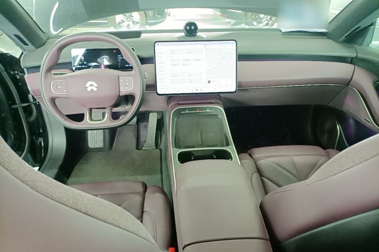 Used Nio ET5T 2025 75 kWh Touring Center Console