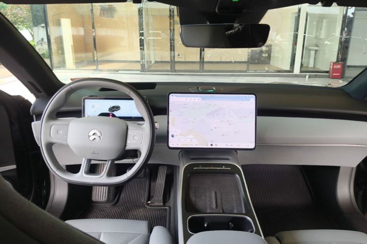 Used Nio ET5T 2025 75 kWh Touring Center Console