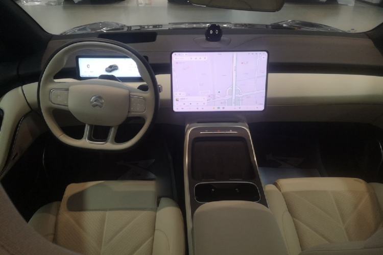 Used Nio ET5T 2025 75 kWh Touring Center Console