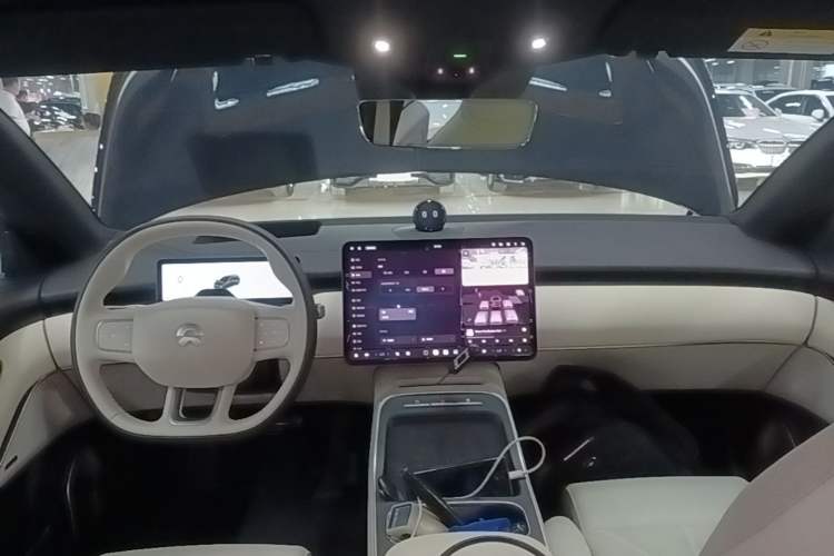 Used Nio ET5T 2025 75 kWh Touring Center Console