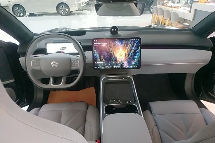 Used Nio ET5T 2025 75 kWh Touring Center Console
