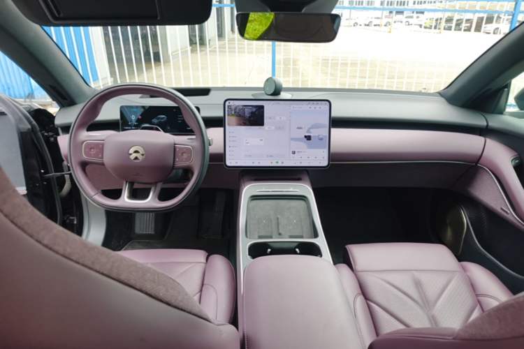 Used Nio ET5T 2025 75 kWh Touring Center Console