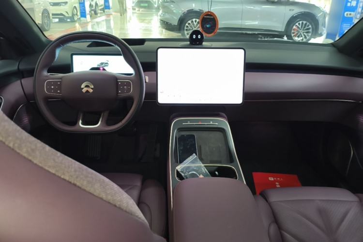 Used Nio ET5T 2025 75 kWh Touring Center Console
