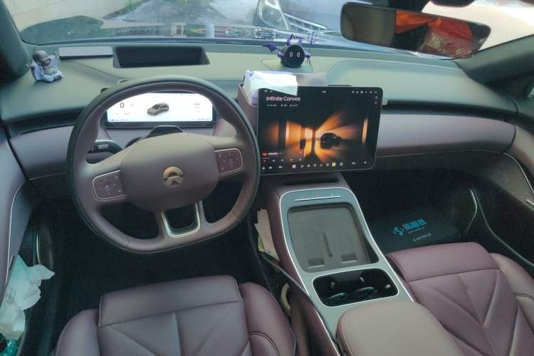 Used Nio ET5T 2025 75 kWh Touring Center Console