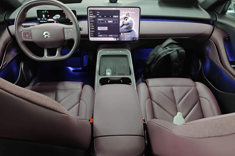 Used Nio ET5T 2025 75 kWh Touring Center Console