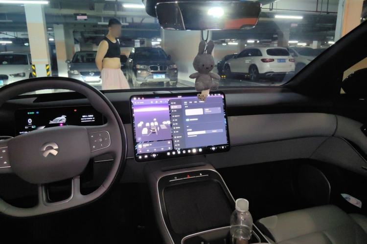 Used Nio ET5T 2025 75 kWh Touring Center Console