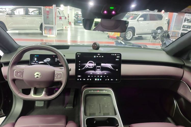 Used Nio ET5T 2025 75 kWh Touring Center Console