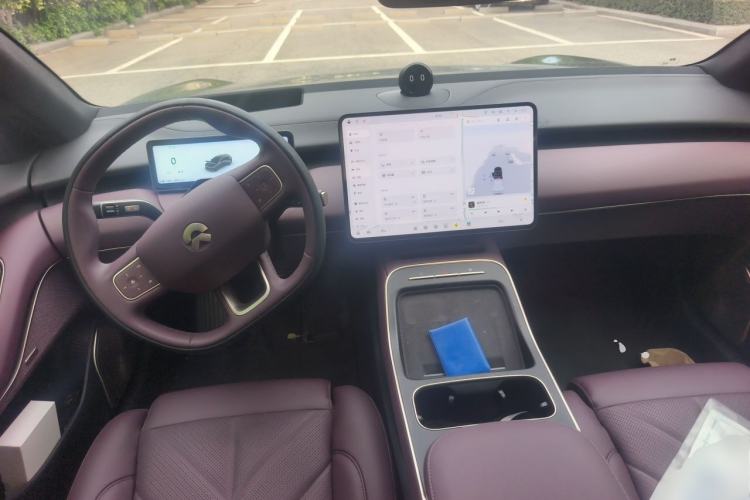 Used Nio ET5T 2025 75 kWh Touring Center Console