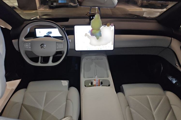 Used Nio ET5T 2025 75 kWh Touring Center Console