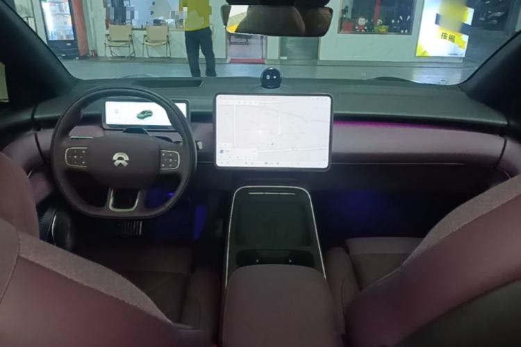 Used Nio ET5T 2025 75 kWh Touring Center Console