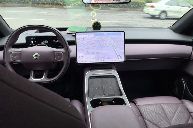 Used Nio ET5T 2025 75 kWh Touring Center Console