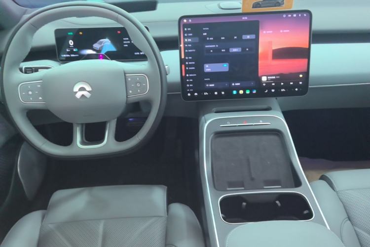 Used Nio ET5T 2025 75 kWh Touring Center Console