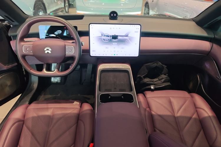 Used Nio ET5T 2025 75 kWh Touring Center Console