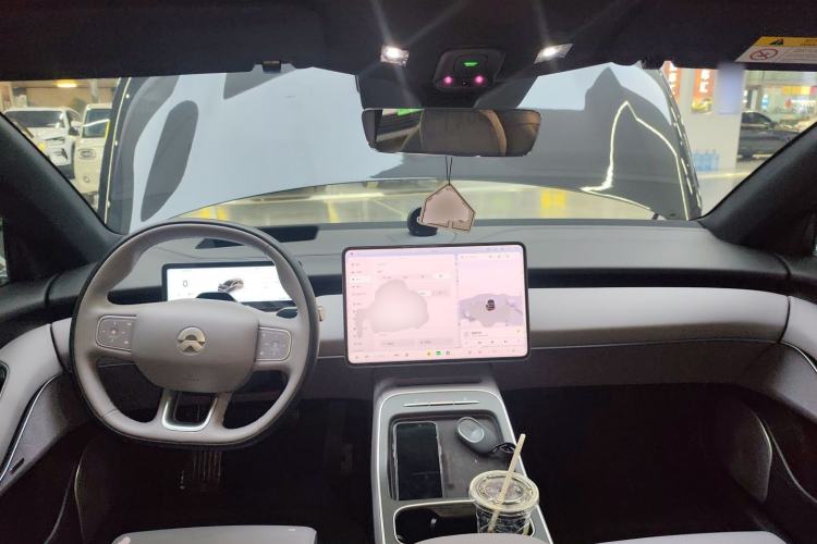 Used Nio ET5T 2025 75 kWh Touring Center Console