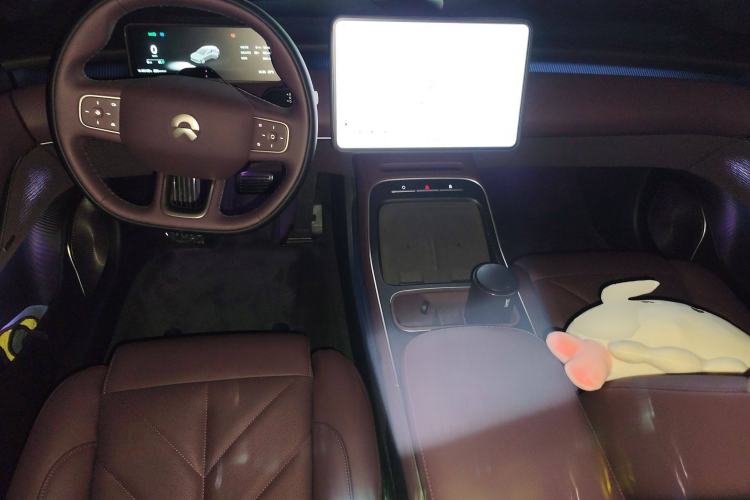 Used Nio ET5T 2025 75 kWh Touring Center Console