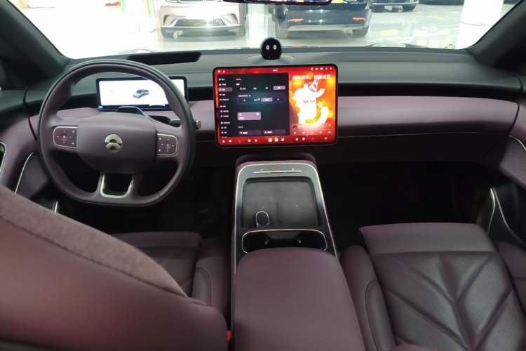 Used Nio ET5T 2025 75 kWh Touring Center Console