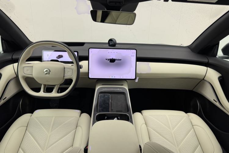 Used Nio ET5T 2025 75 kWh Touring Center Console