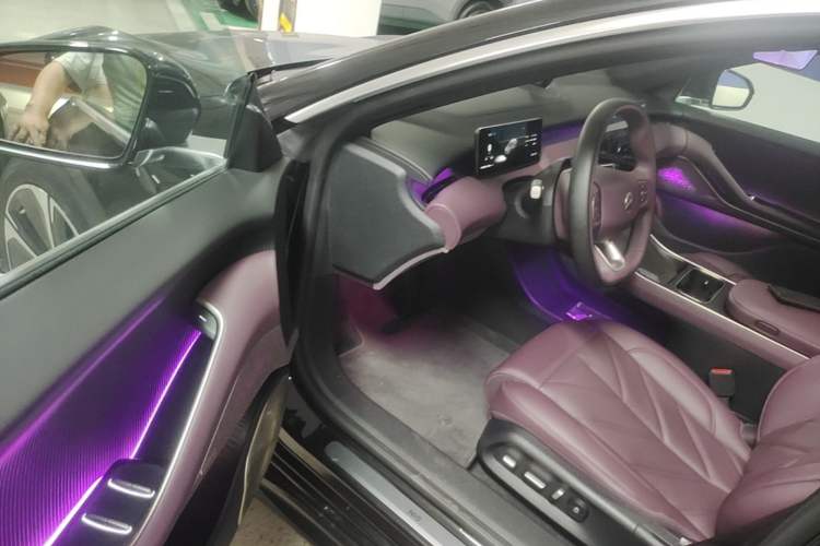 Used Nio ET5T 2025 75 kWh Touring Driver Seat
