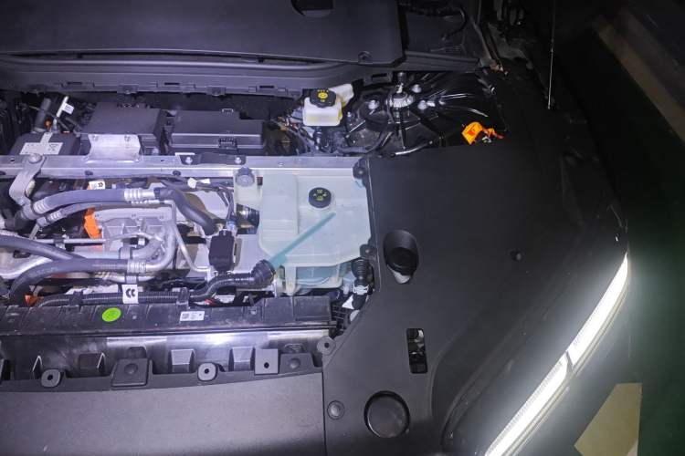 Used Nio ET5T 2025 75 kWh Touring Engine Bay Left
