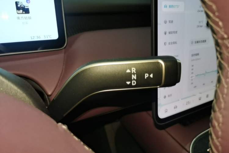 Used Nio ET5T 2025 75 kWh Touring Gear Lever