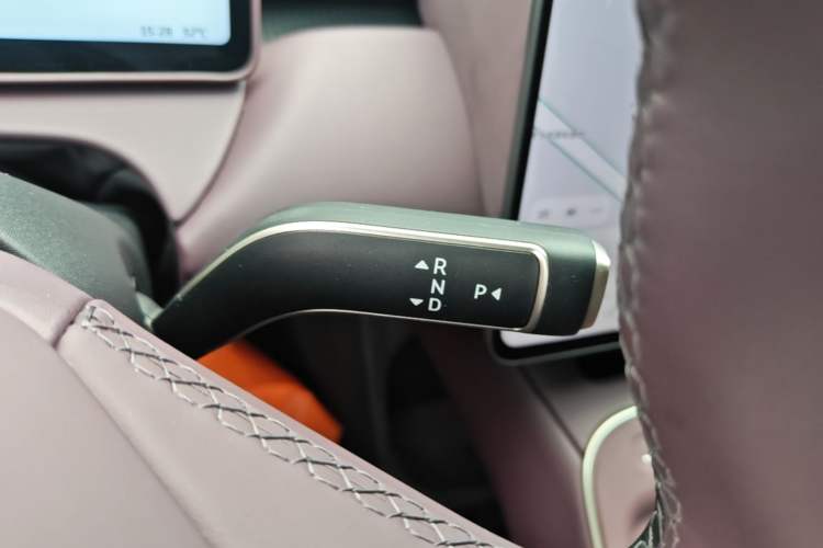 Used Nio ET5T 2025 75 kWh Touring Gear Lever