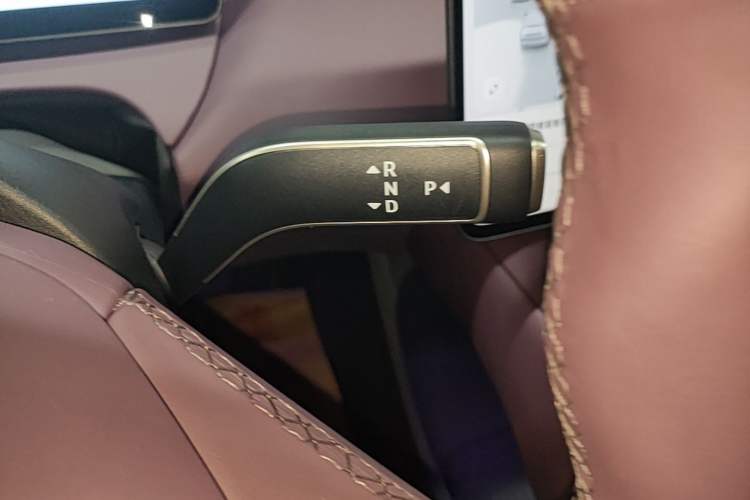 Used Nio ET5T 2025 75 kWh Touring Gear Lever