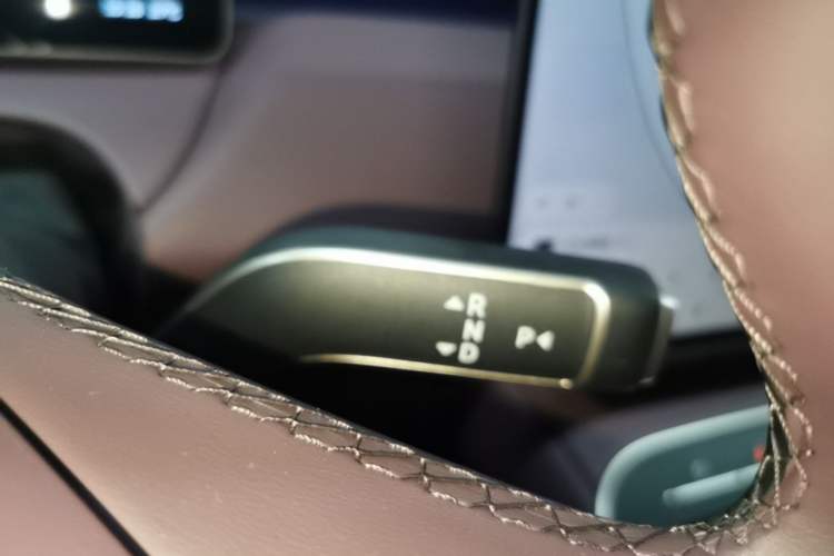 Used Nio ET5T 2025 75 kWh Touring Gear Lever