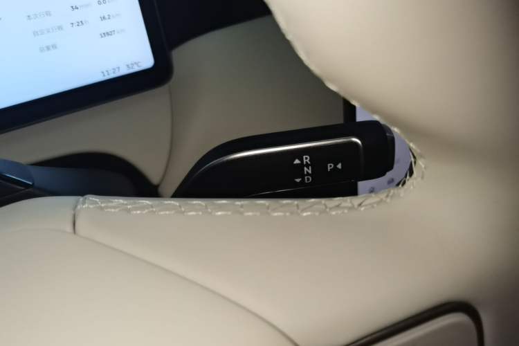 Used Nio ET5T 2025 75 kWh Touring Gear Lever