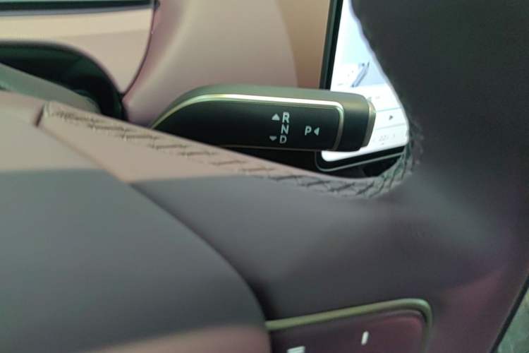 Used Nio ET5T 2025 75 kWh Touring Gear Lever