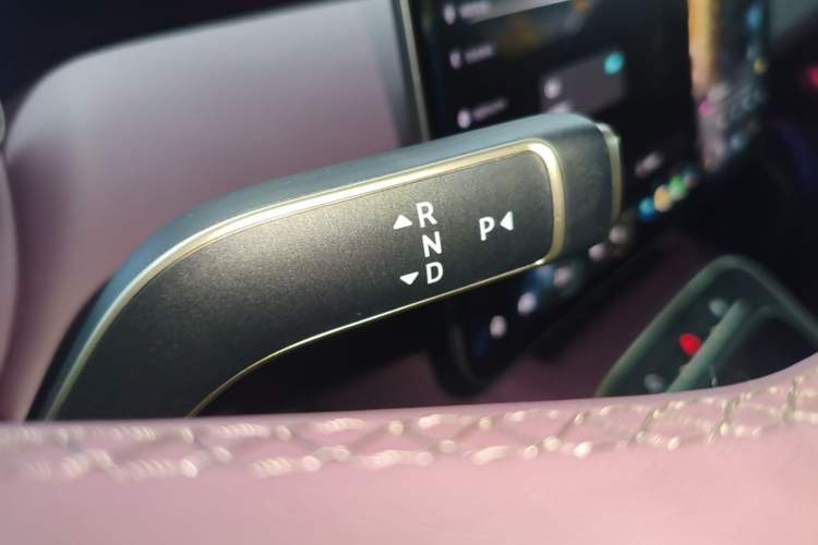 Used Nio ET5T 2025 75 kWh Touring Gear Lever