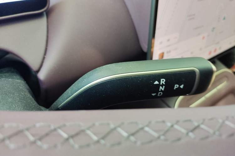 Used Nio ET5T 2025 75 kWh Touring Gear Lever