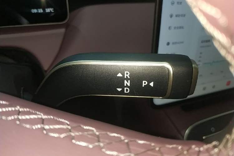 Used Nio ET5T 2025 75 kWh Touring Gear Lever