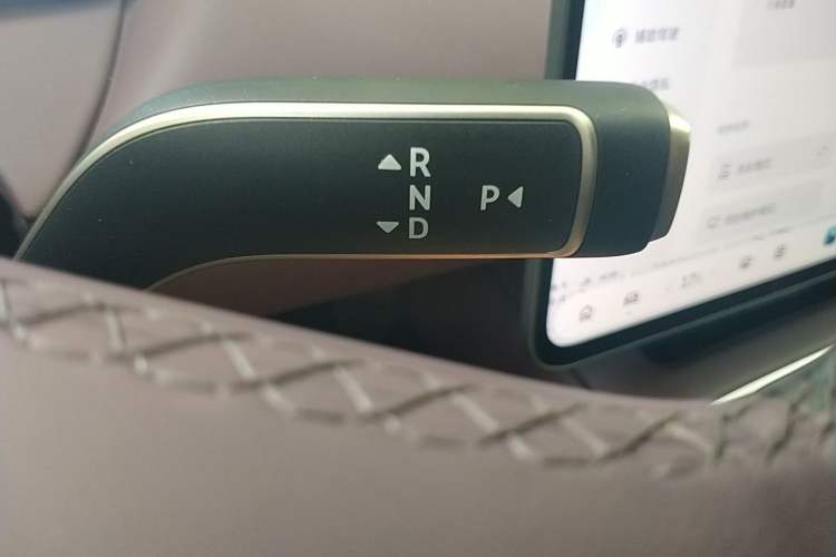 Used Nio ET5T 2025 75 kWh Touring Gear Lever