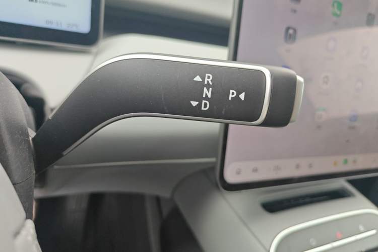 Used Nio ET5T 2025 75 kWh Touring Gear Lever
