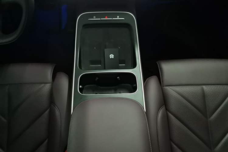 Used Nio ET5T 2025 75 kWh Touring Gear Lever