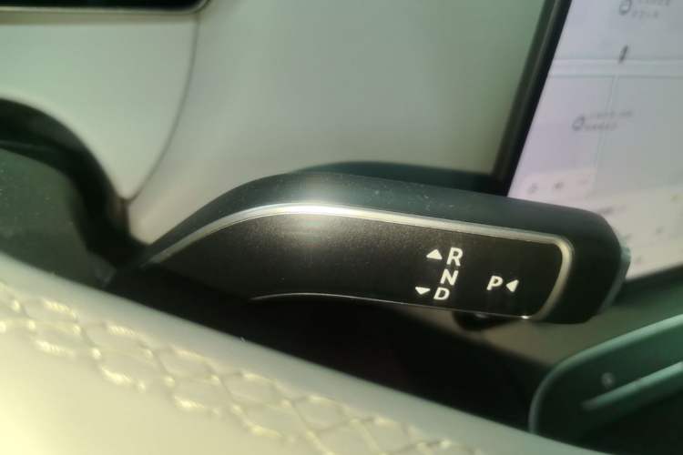 Used Nio ET5T 2025 75 kWh Touring Gear Lever