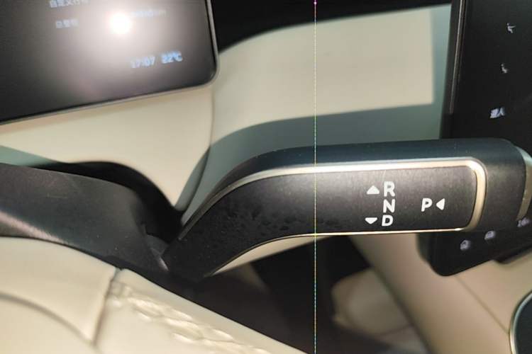 Used Nio ET5T 2025 75 kWh Touring Gear Lever