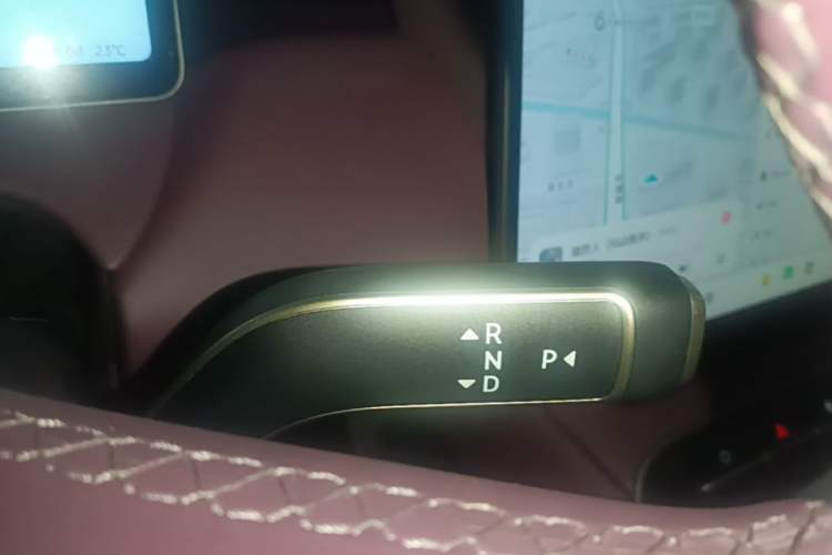 Used Nio ET5T 2025 75 kWh Touring Gear Lever