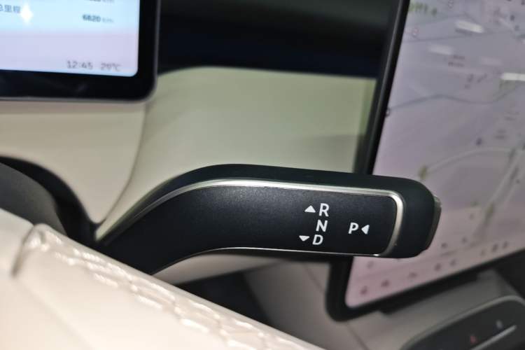 Used Nio ET5T 2025 75 kWh Touring Gear Lever