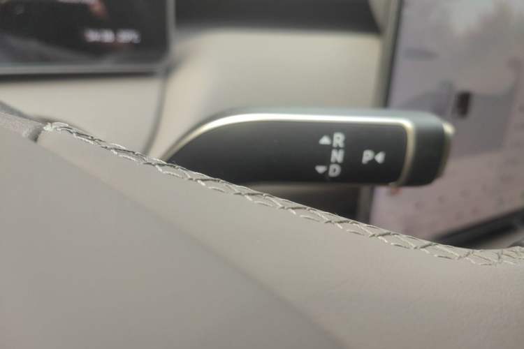 Used Nio ET5T 2025 75 kWh Touring Gear Lever
