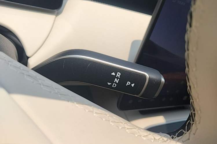 Used Nio ET5T 2025 75 kWh Touring Gear Lever